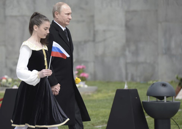 Tổng thống Nga Vladimir Putin tham dự Lễ tưởng niệm ở Yerevan ngày 24/4/2015. “Cuộc tàn sát Armenia” một phần xuất phát từ thất bại quân sự của người Thổ Nhĩ Kỳ chống người Nga trên dãy núi Caucasus.