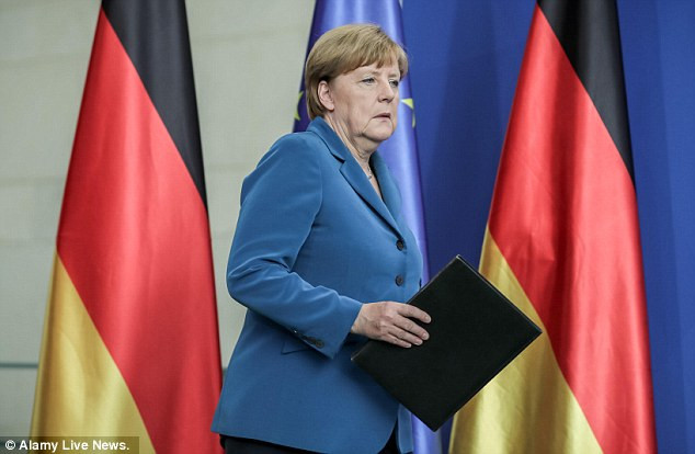 Bất chấp sự chỉ trích của cánh hữu, Thủ tướng Angela Merkel vẫn bảo vệ chính sách nhập cư của mình.