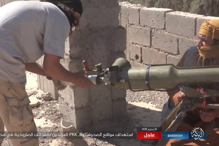 Ngày 12/10, phiến quân IS đã phát động một cuộc phản công lớn ở vùng nông thôn phía đông Syria, đẩy lùi Lực lượng Dân chủ Syria (SDF) khỏi nhiều vị trí gần biên giới với Iraq...