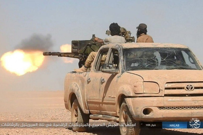 Phiến quân IS dùng pháo phòng không hai nòng 23 mm gắn trên xe bán tải đánh lại Quân đội Syria.
