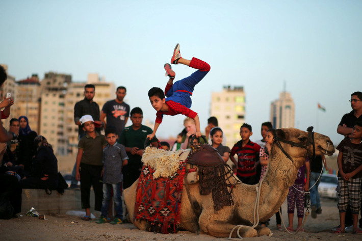 Đầu năm nay, cậu đã đến thủ đô Amman, Jordan, để phá kỷ lục Thế giới Guinness. Ảnh: Reuters