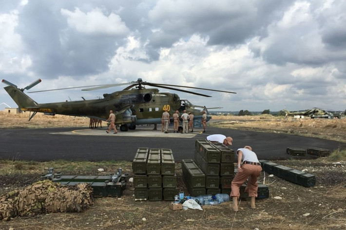 Trực thăng tấn công Mi-24 của Nga xuất kích từ sân bay Hmeymim.