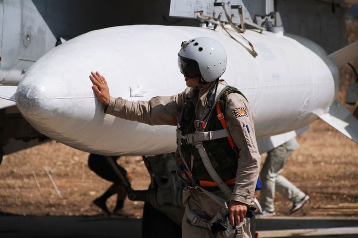 Phi công Nga trước giờ xuất kích tại căn cứ không quân "Hmeymim"ở Syria.