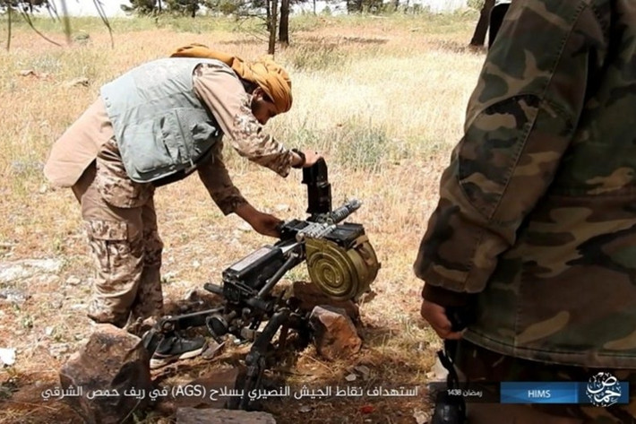 Để gây thương vong tối đa cho bộ binh Syria, phiến quân IS đã sử dụng súng phóng lựu có mức độ sát thương rất cao. (Nguồn: AMN)