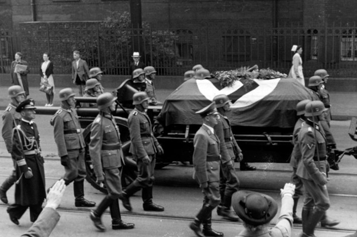Với nghi thức tang lễ cấp cao nhất, trùm SS Reinhard Heydrich được an táng ngày 9/6/1942 tại nghĩa trang Invaliden (Invalidenfriedhof) ở thủ đô Berlin. (Nguồn: Spiegel.de)