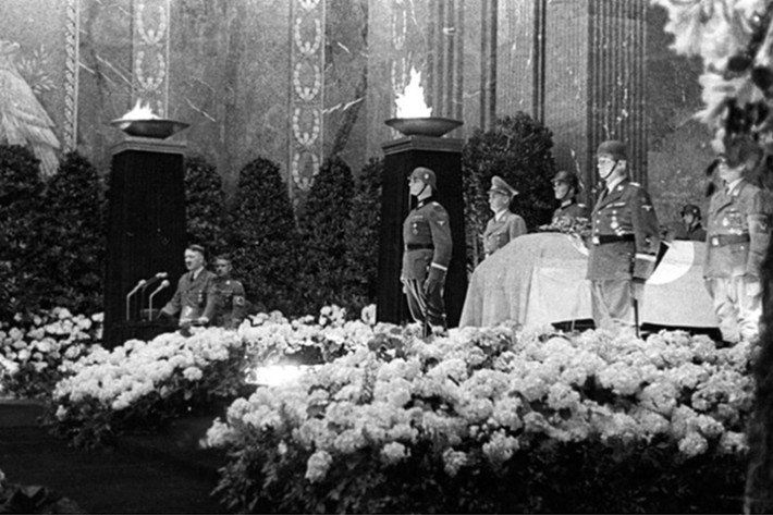 Tang lễ "đao phủ của Đức Quốc xã" trùm SS Reinhard Heydrich được thực hiện theo nghi lễ quốc tang và đích thân trùm phát xít Hitler đọc điếu văn. (Nguồn: Spiegel.de)