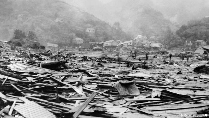 Trận động đất mạnh nhất 9,5 độ Richter xảy ra ở bờ biển Chile vào tháng 5 năm 1960, làm 5.700 người chết ở Chile và sóng thần làm chết 130 người chết ở Nhật Bản và 61 người khác ở Hawaii. Hình ảnh này cho thấy phần còn lại của bến Corral thuộc tỉnh Valdivia của Chile. (Nguồn: DW)