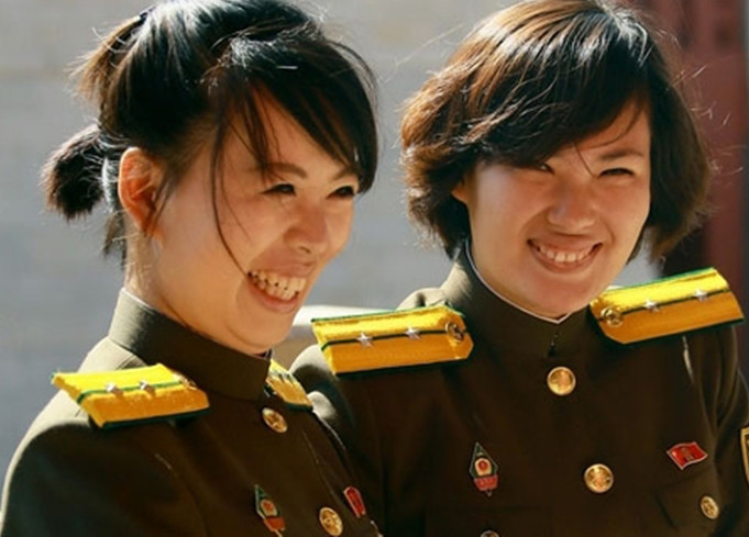 Nữ sĩ quan Quân đội Nhân dân Triều Tiên.