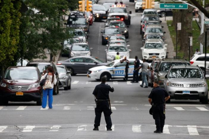 Cảnh sát New York canh gác hiện trường vụ xả súng. Ảnh: REUTERS