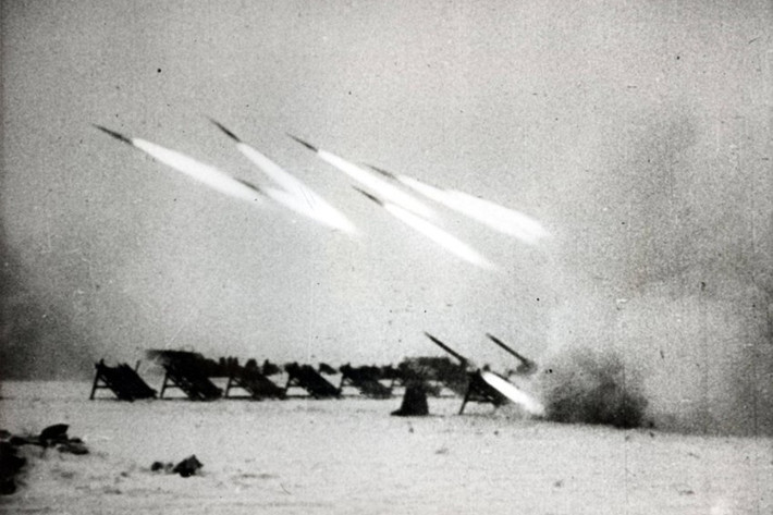 Hỏa tiễn phóng loạt "Katjusha" vốn là nỗi kinh hoàng của quân đội Đức Quốc xã ở Stalingrad. Do tiếng xé gió khủng khiếp của chúng, lính Đức ở Stalingrad đã gọi loại hỏa tiễn phóng loạt này là "đàn thùng Stalin". (Nguồn: Spiegel.de)