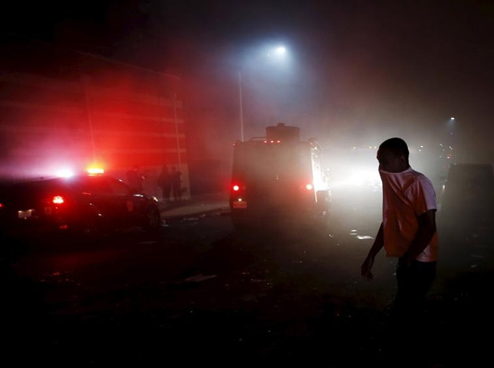 Thành phố Baltimore (Mỹ) bị rơi vào một đêm bạo loạn, sau lễ tang của Freddie Gray, một thanh niên da màu đã bị chết sau khi bị gãy cổ và xương sống trong đồn cảnh sát.