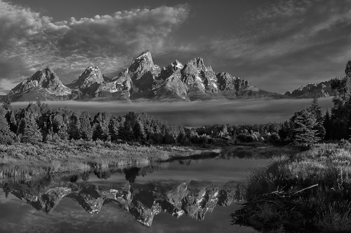 "Núi in bóng nước vào lúc bình minh", Công viên Quốc gia Grand Teton bang Wyoming.