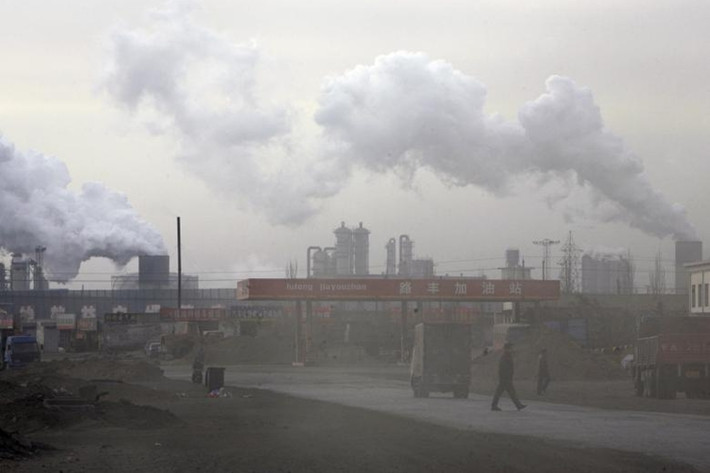 1: Theo số liệu của tổ chức Global Carbon Project, Trung Quốc là nước xả khí thải CO2 gây hiệu ứng nhà kính nhiều nhất thế giới, với 10.357 triệu tấn mỗi năm. Ảnh: REUTERS