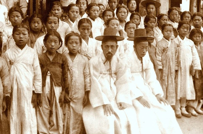 Một trường học tại Seoul năm 1903. (Nguồn: Daily Mail)