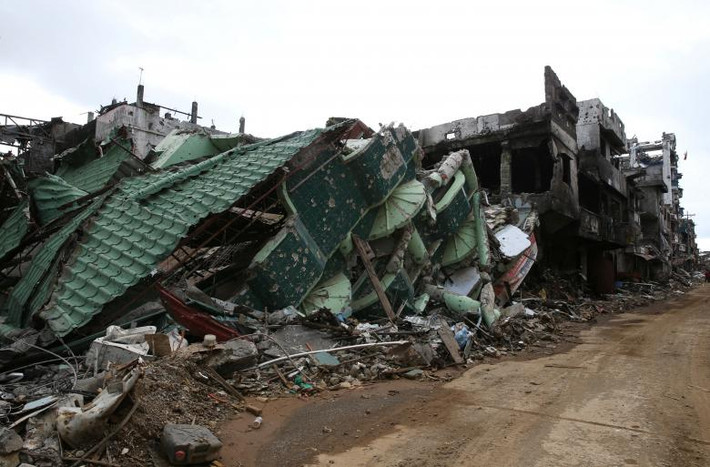 Thành phố Marawi, một trung tâm Hồi giáo sầm uất ở miền nam Philippines, hiện chỉ còn là một đống đổ nát. Ảnh: REUTERS