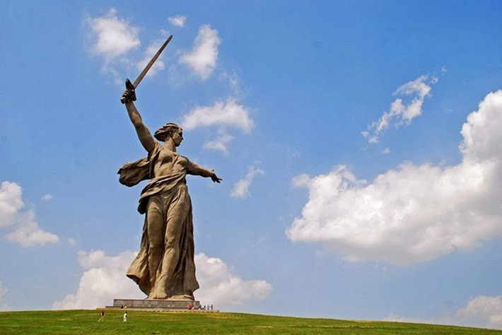 Stalingrad (Volgograd): Trong suốt 200 ngày đêm, thành phố đã hầu như bị phá hủy hoàn toàn, nhưng với nỗ lực siêu phàm, Stalingrad đã chiến thắng và đó là bước ngoặt quan trọng của Chiến tranh Thế giới thứ II.