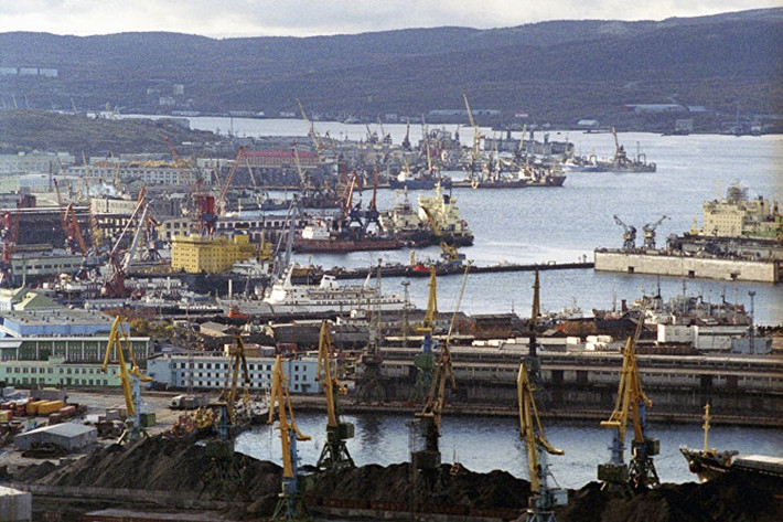 Murmansk: Phát xít Đức lên kế hoạch chiếm Murmansk với cảng biển không đóng băng và cắt đứt đường sắt Kirov trong một vài tuần. Số lượng bom thành phố này phải hứng chịu chỉ kém Stalingrad. Vào mùa thu năm 1944, thành phố cảng anh hùng này đã gần bị san thành bình địa.