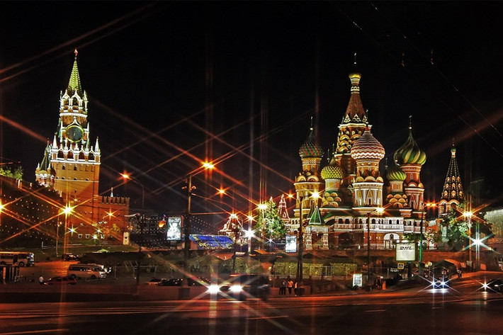 Moscow: Phát xít Đức đã lên kế hoạch đánh chiếm thủ đô Moscow ngay trong vài tháng đầu tiên của cuộc chiến, nhưng quân đội Liên Xô đã chiến đấu ngoan cường và lòng dũng cảm cuối cùng đã chiến thắng vẻ vang. Chiến lược chiến tranh chớp nhoáng của Đức Quốc xã thất bại thảm hại.