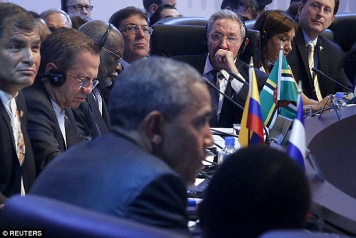 Chủ tịch Raul Castro và Tổng thống Obama tham dự Hội nghị thượng đỉnh các nước châu Mỹ lần thứ VII tại Panama.
