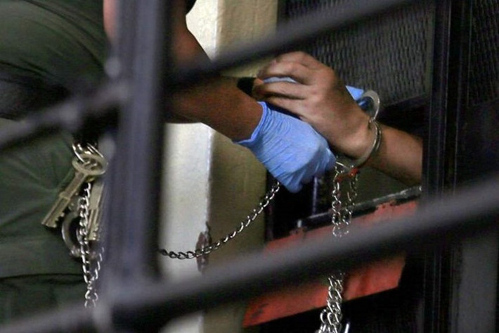 Ở bang California, mọi nam giới lĩnh án tử hình sẽ bị giam ở trại San Quentin, còn tủ tù nữ chờ ngày hành quyết ở một nhà tù khác tại thành phố Chowchilla.