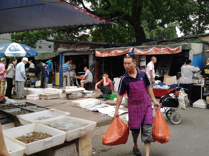 Một góc chợ toàn đàn ông.