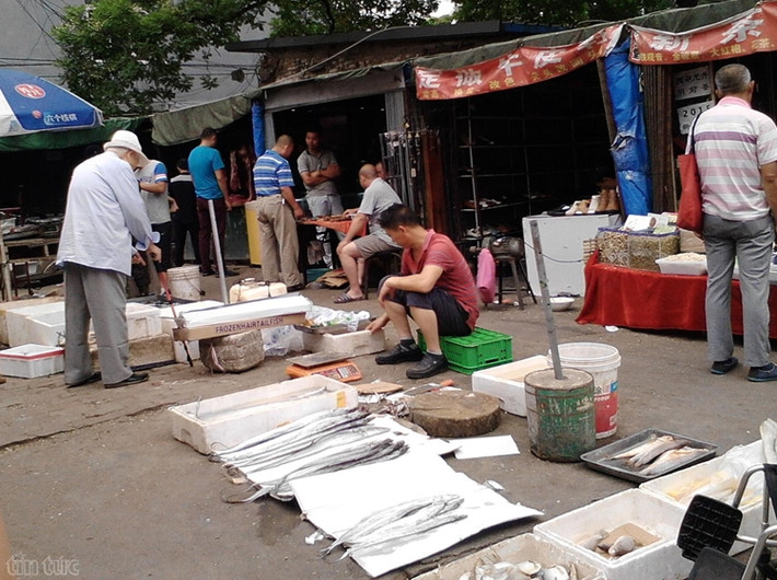 Đối với nhiều người già ở Trung Quốc, đi chợ là một hình thức thư giãn, vận động cơ thể.