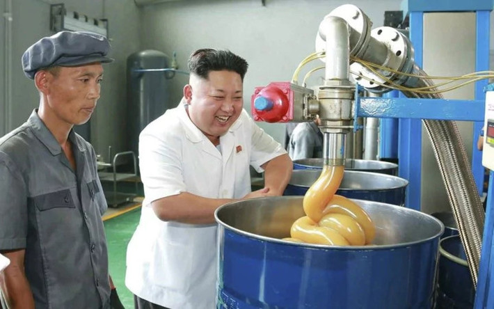 Nhà lãnh đạo Triều Tiên thăm nhà máy chế biến Chonji. Ảnh: KCNA