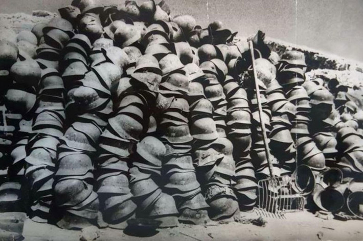 Trận Stalingrad đẫm máu kéo dài từ tháng 8/1942 đến ngày 2/2/1943, làm thiệt mạng gần 2 triệu người của cả hai phía. Sau đó, nhiếp ảnh gia Yevgeny Khaldei đã đi cùng với Hồng quân Liên Xô giải phóng Romania, Bulgaria, Nam Tư, Áo, Hungary và Đức. Ảnh: russiainphoto.ru