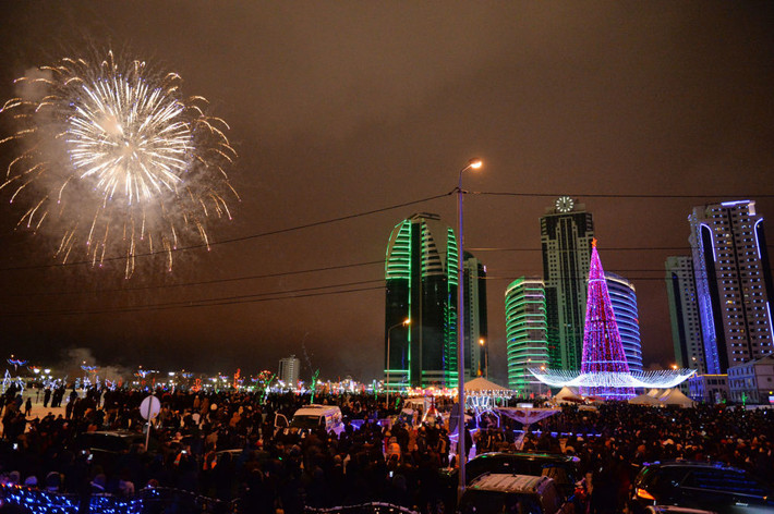 Thành phố Grozny rực rỡ đèn hoa đón chào Năm Mới.