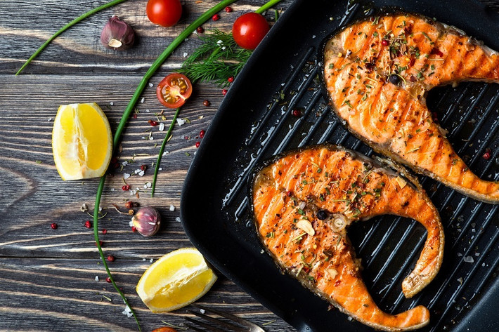 Những con cá béo có chứa nhiều dưỡng chất như vitamin D và acid béo Omega 3- những chất được cho là có tác dụng giảm nguy cơ mắc ung thư.