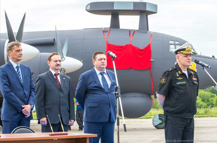Ngày 30/6/2015, tại sân bay Zhukovsky, Không quân Hải quân Nga đã tiếp nhận máy bay săn ngầm Il-38N từ công ty Iluyshin – đơn vị thực hiện việc nâng cấp hiện đại hóa loại máy bay chống ngầm chủ lực của Hải quân Nga.