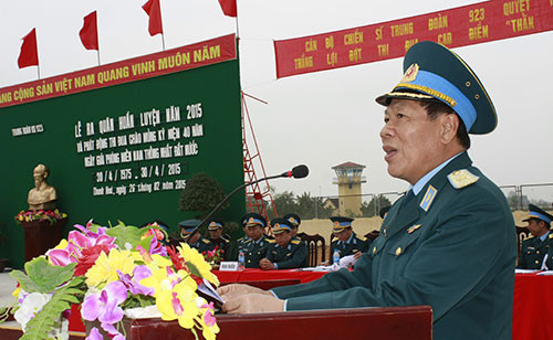 Thiếu tướng Nguyễn Kim Cách, Phó Chính ủy Quân chủng PK-KQ dự và chỉ đạo Lễ ra quân huấn luyện tại Trung đoàn 923.
