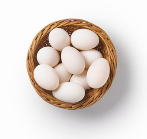 Rau sống và trứng. Quá trình nghiên cứu cho thấy, kết hợp cà chua, cà rốt, rau bina với trứng góp phần hấp thu carotenoid, beta – carotene, alpha – carotene, lycopene, lutein và zeaxanthin tốt hơn so với việc thưởng thức chúng một mình.