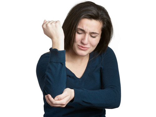 Ngoài yếu tố ngoại hình, lười vận động còn khiến dối diện rủi ro sức khỏe nghiêm trọng như hệ thống xương cơ thể ngày càng suy yếu. Các cơ bắp cũng khó có thể săn chắc.