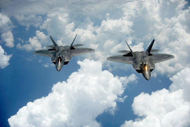 F-22 Raptor là tiêm kích tàng hình tinh vi nhất của Không quân Mỹ. 187 chiếc F-22 đang hoạt động đưa Mỹ trở thành quốc gia có nhiều máy bay tàng hình nhất thế giới.