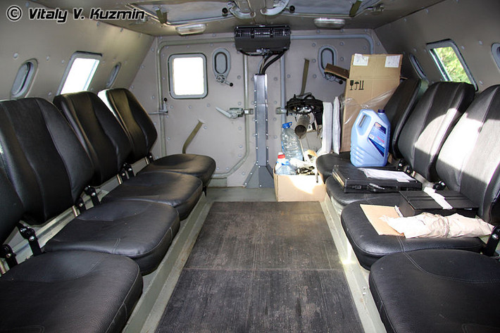 Cabin chở quân cho phép mang theo được 12 binh sĩ cùng đầy đủ trang bị vũ khí. Họ có thể thoát ra bằng cửa hậu hoặc... Nguồn ảnh: Wiki