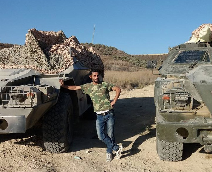 Trước đó, trên một số trang mạng truyền thông đã xuất hiện hình ảnh binh sĩ Syria xuất hiện bên 3-4 chiếc xe bọc thép BPM-97.