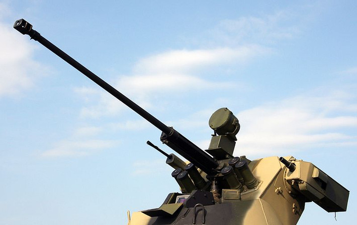 BPM-97 có thể trang bị tháp pháo nhỏ trên nóc xe lắp súng máy hạng nặng 12,7mm Kord hoặc KPV 14,5mm cùng súng máy 7,62mm và súng phóng lựu 30mm. Nguồn ảnh: Wiki