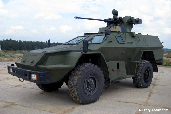 BPM-97 là dòng xe bọc thép chở quân do kỹ sư Andrei Nikolaev thiết kế năm 1997, được nhà máy Kamskiy avtomobilny Zavod sản xuất từ năm 1999 với số lượng 150 chiếc. Dòng xe này chủ yếu trang bị hạn chế cho bộ đội biên phòng và các đơn vị đặc nhiệm trực thuộc Bộ nội vụ Liên bang Nga. Nguồn ảnh: Military-Today