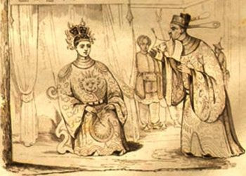 Mặc các cận thần kịch liệt phản đối vì cho rằng "thiên hạ thiếu gì đàn bà mà lại lấy thừa vợ của giặc", vua Gia Long vẫn bỏ ngoài tai tất cả, ông trả lời: "Tất cả giang sơn này, cái gì mà ta không lấy từ trong tay giặc, cứ gì một người đàn bà?".