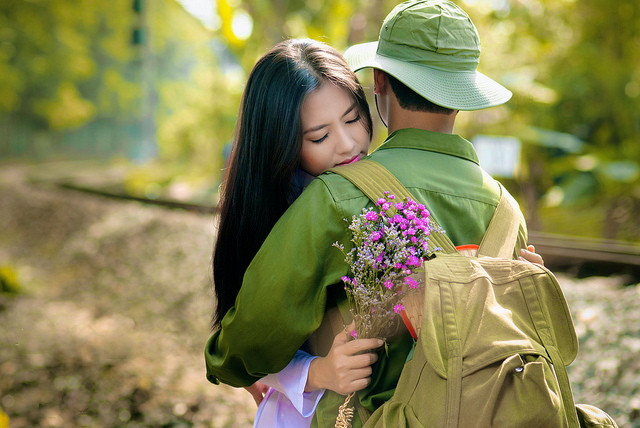 “Tôi không ngờ đó là cuộc chia ly vĩnh viễn", ông Khanh nhớ lại. Ba tháng sau ngày cưới, ông Khanh nhận được tin vợ mình đã hi sinh. Đau đớn nhưng không biết làm sao, ông tiếp tục theo đơn vị bước vào những trận đánh mới. (Ảnh minh họa).
