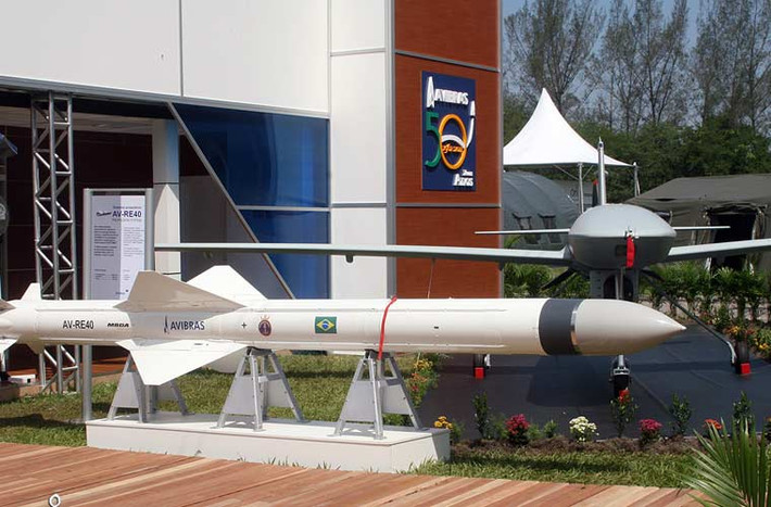 Theo báo cáo của Viện Nghiên cứu Hòa bình Quốc tế Stockhom (SIPRI), năm 2013, Việt Nam đã ký mua 25 tên lửa chống hạm Exocet MM40 Block 3 để trang bị cho 2 tàu hộ vệ tên lửa hiện đại Sigma 9814 do hãng Damen (Hà Lan) thiết kế chế tạo. Exocet MM40 Block 3 là biến thể mới và hiện đại nhất của thế hệ tên lửa MM40 thuộc dòng tên lửa diệt hạm huyền thoại nước Pháp Exocet.