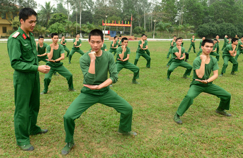 Luyện tập các bài võ cơ bản.