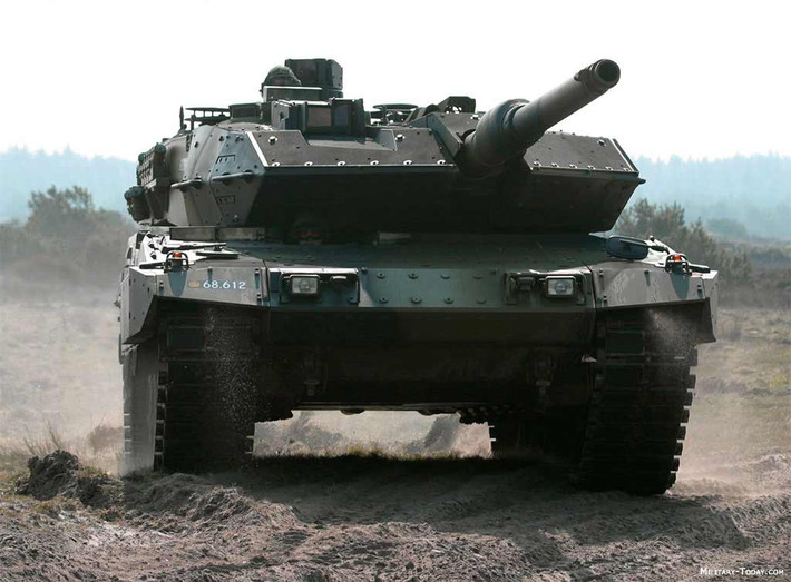Xe tăng Leopard 2A6 có trọng lượng lên tới 62 tấn, dài 10,97m, rộng 3,7m, cao 3m và được vận hành bởi kíp lái 4 người.