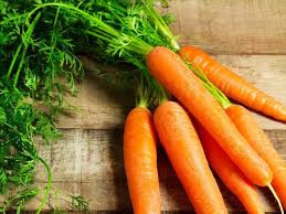 Cà rốt là một nguồn vitamin A dồi dào. Đồng thời, nó cũng có khả năng ngăn chặn ung thư phổi, tiêu diệt các tế bào bệnh bạch cầu và ngăn chúng phát tán, giúp cải thiện và hồi phục thị giác.