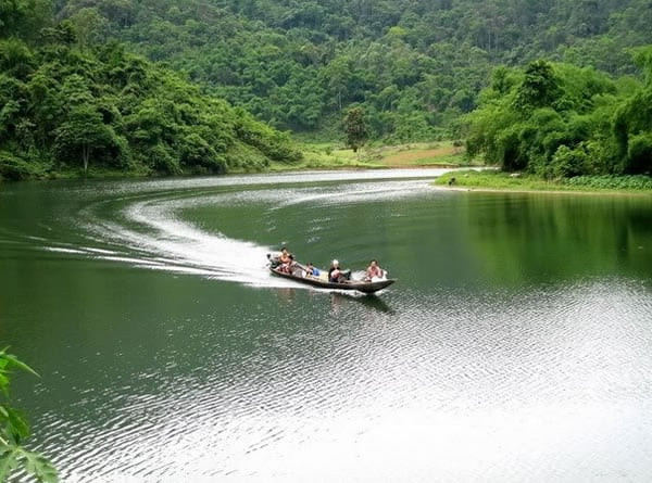 Ngoài ra, khách du lịch còn có cơ hội khám phá khe Nước Mọc, thẩm Nàng Màn, hang Ốc; Quần thể điểm du lịch thác Kèm (thác Khe Kèm, đỉnh Khe Kèm, đỉnh Pơ Mu…); rừng săng lẻ, các hang động, đỉnh Khe Thơi, đỉnh Pù Mát.
