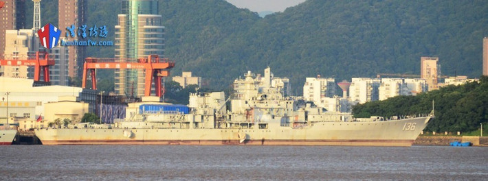 Không chỉ tên lửa Uragan và Moskit, nhìn toàn cảnh cả tàu khu trục Sovremenny đã gỡ các bệ pháo AK-630, ống phóng ngư lôi và radar. Có thể nói, đây chắc chắn là bước nâng cấp rất lớn tàu khu trục Hàng Châu (136).