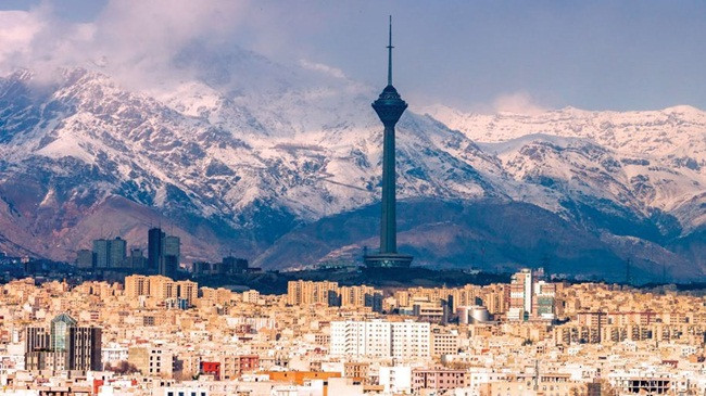 Trong tổng sản phẩm quốc nội (GDP) của Iran, công nghiệp và dịch vụ chiếm tỷ trọng lớn, nông nghiệp chiếm hơn 9,1%. World Bank cho hay, nền kinh tế Iran đặc trưng với lĩnh vực khai thác hydrocarbon, nông nghiệp và dịch vụ, sản xuất chế tạo, dịch vụ tài chính. Chính phủ Iran đã thực hiện đa dạng hóa nền kinh tế.
