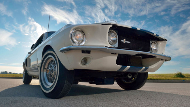 Đây được cho là nguyên mẫu Mustang đắt nhất từ trước tới nay. Chi phí sản xuất Shelby GT500 Super Snake 1967 cao gấp đôi bản GT500 thông thường, đổi lại xe có sức mạnh lên tới 520 mã lực.