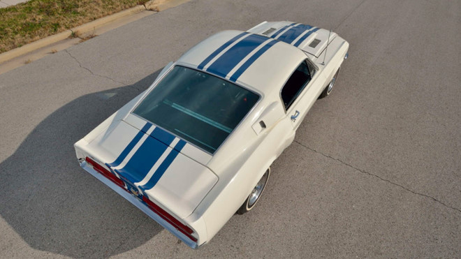 Shelby GT500 Super Snake 1967 sử dụng động cơ của GT40, mẫu xe từng thắng giải 24 Hours of Le Mans vẻ vang. Ngay cả hệ thống xả cũng là của GT40. Khi đó, bản Super Snake được sản xuất để thay thế cho mẫu xe 428 của Ford.